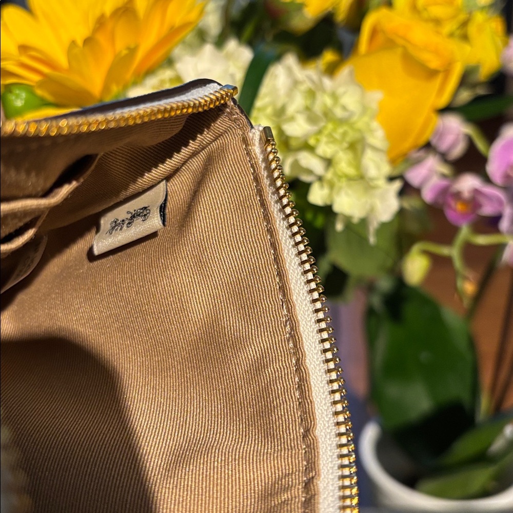 Coach White and Pink Star Key & Card Holder - Picture 3 of 4